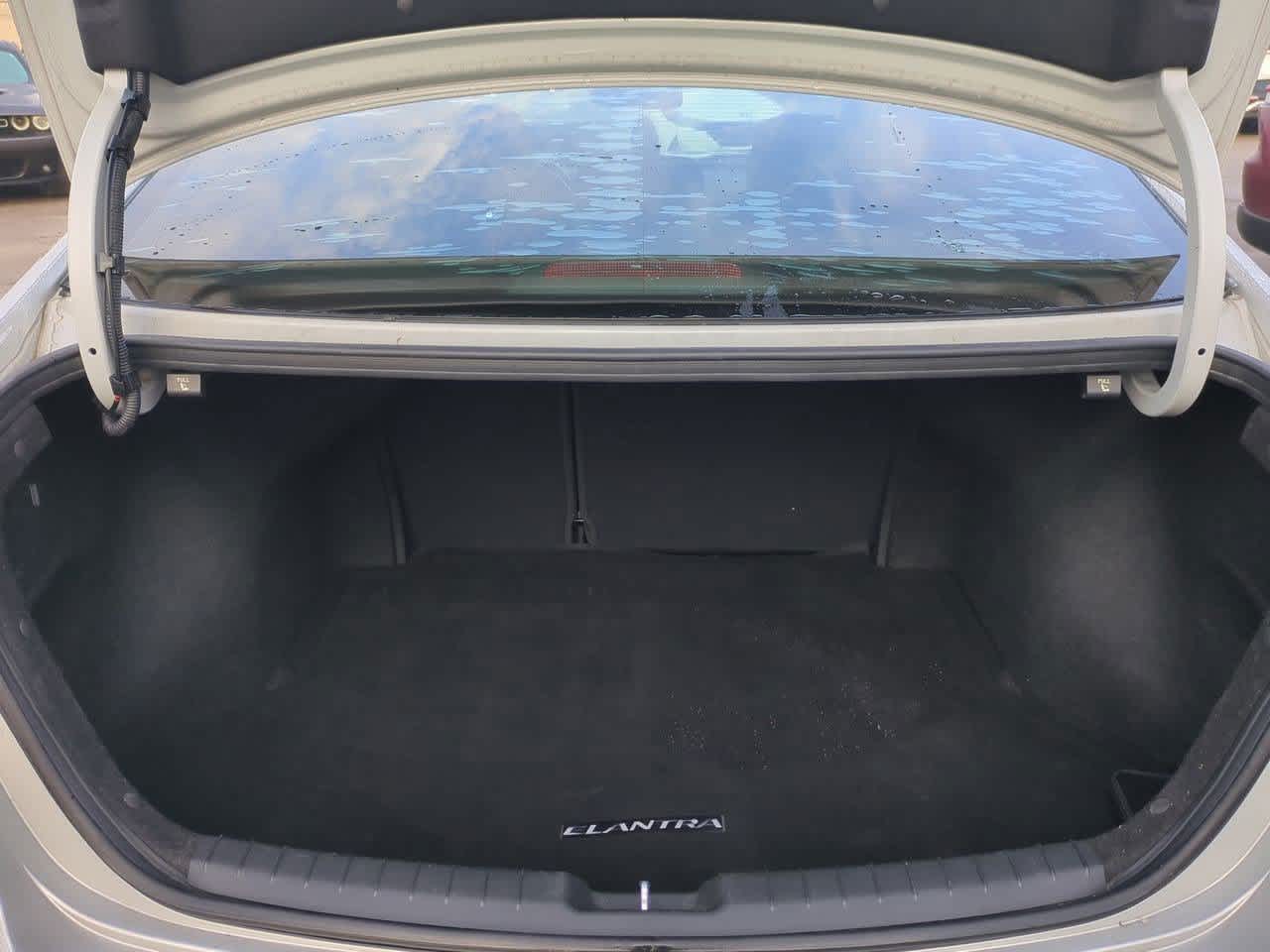 Thumbnail: 2017 Hyundai Elantra - 33