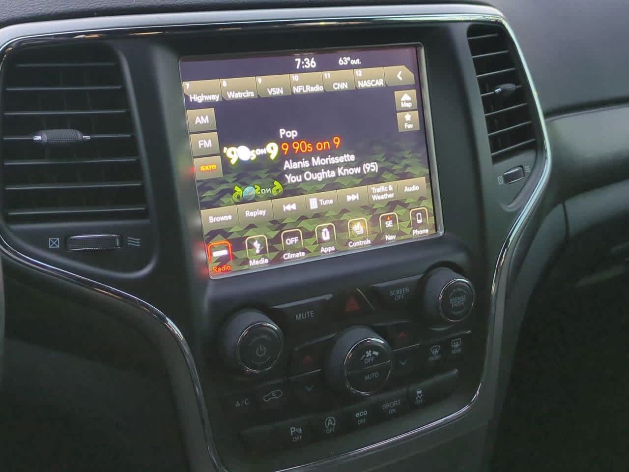 Thumbnail: 2018 Jeep Grand Cherokee - 26