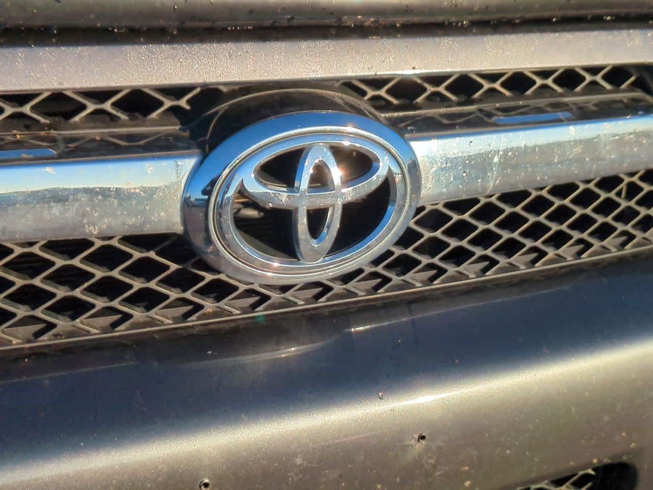 Thumbnail: 2011 Toyota 4Runner - 11