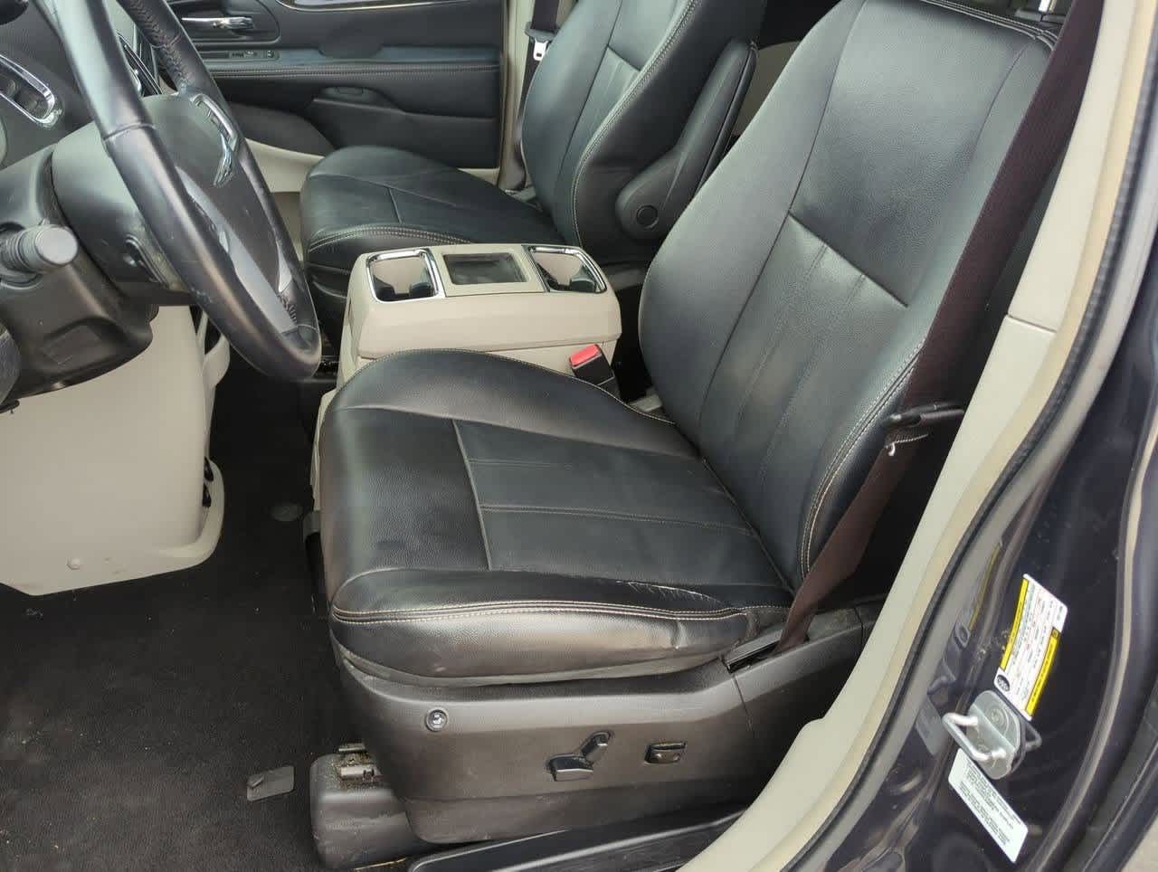 2014 Chrysler Town & Country Touring 14