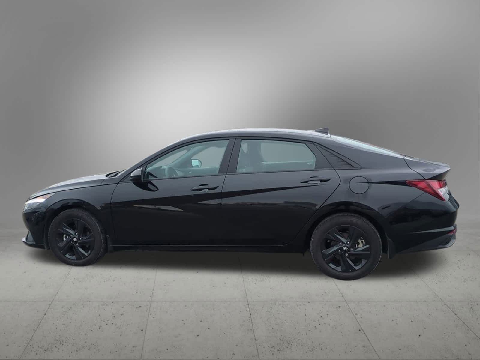 Thumbnail: 2023 Hyundai Elantra - 3