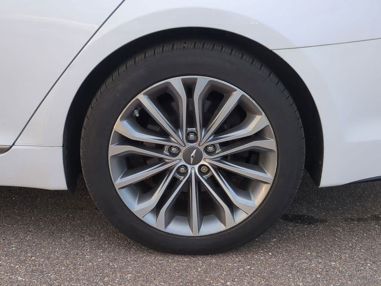 Thumbnail: 2017 Genesis G80 - 13