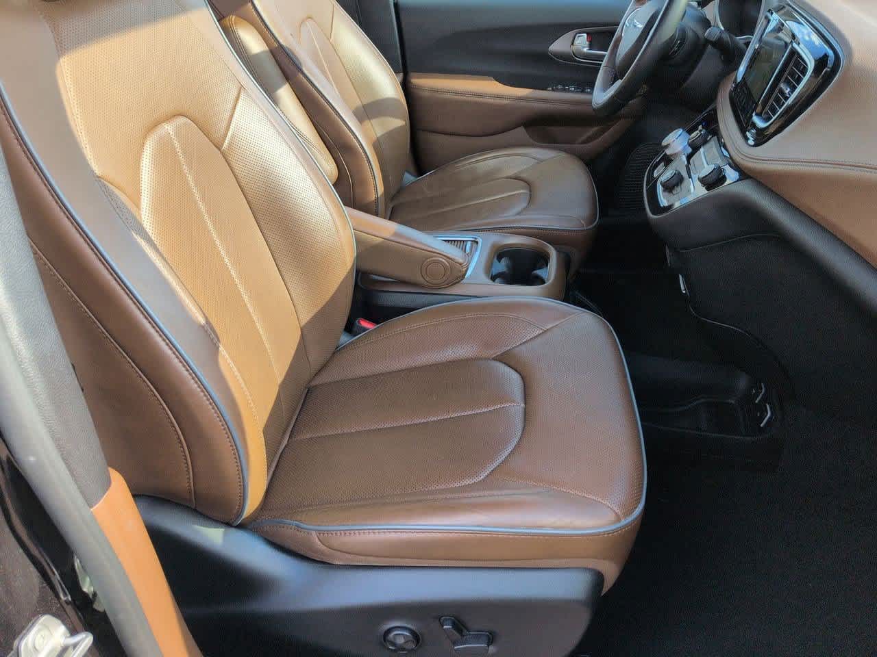 Thumbnail: 2020 Chrysler Pacifica - 23