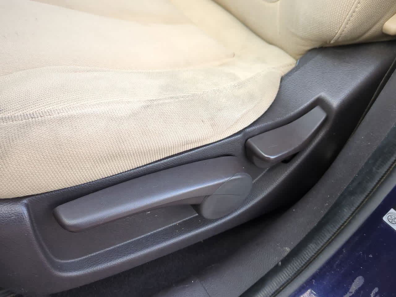 Thumbnail: 2010 Hyundai Santa Fe - 16