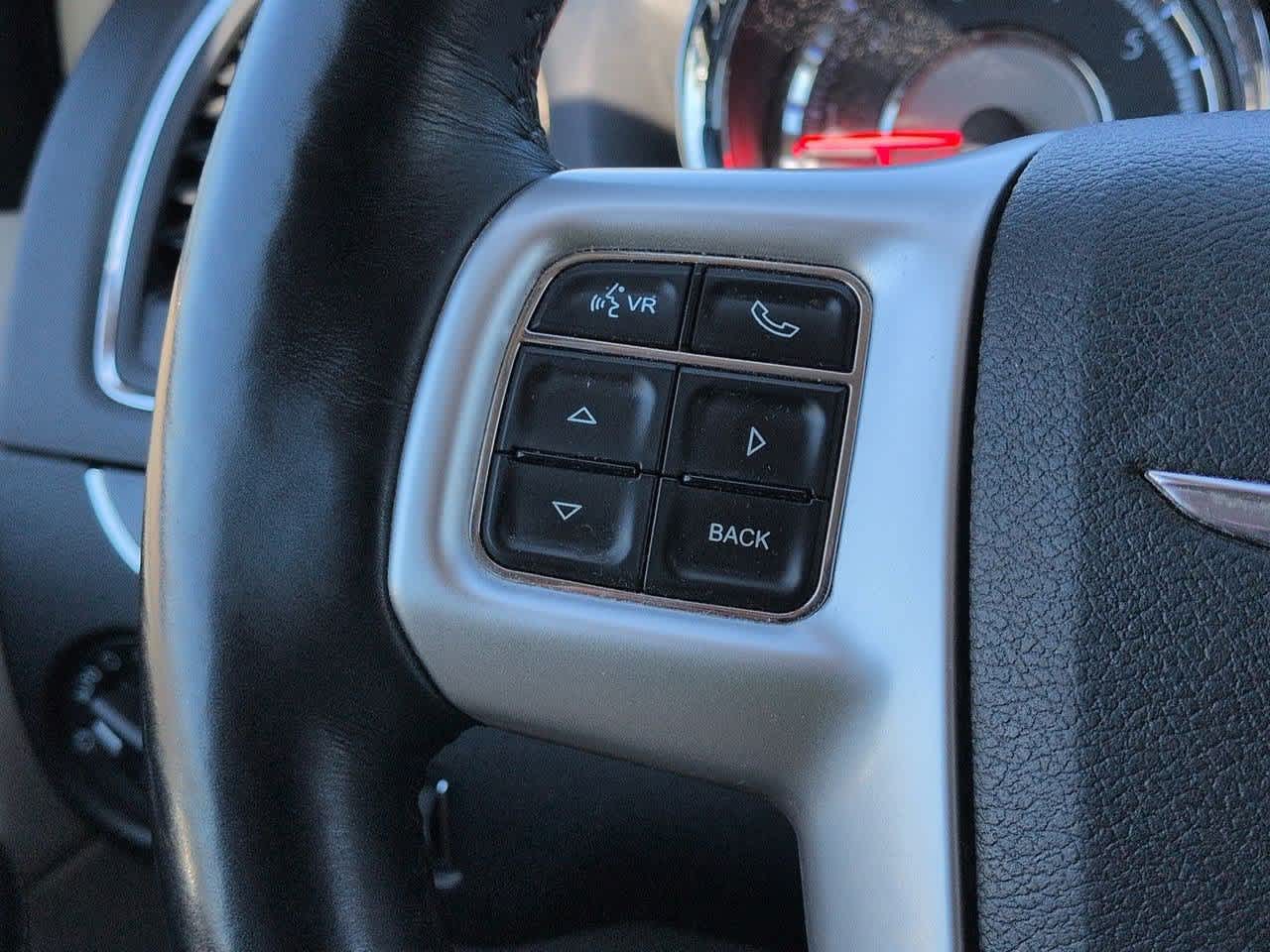 Thumbnail: 2016 Chrysler Town & Country - 24