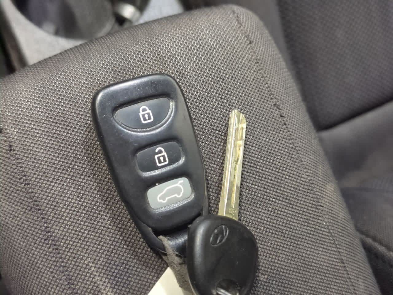 Thumbnail: 2012 Hyundai Elantra - 32