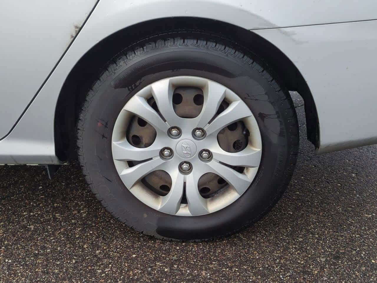 Thumbnail: 2010 Hyundai Elantra - 13