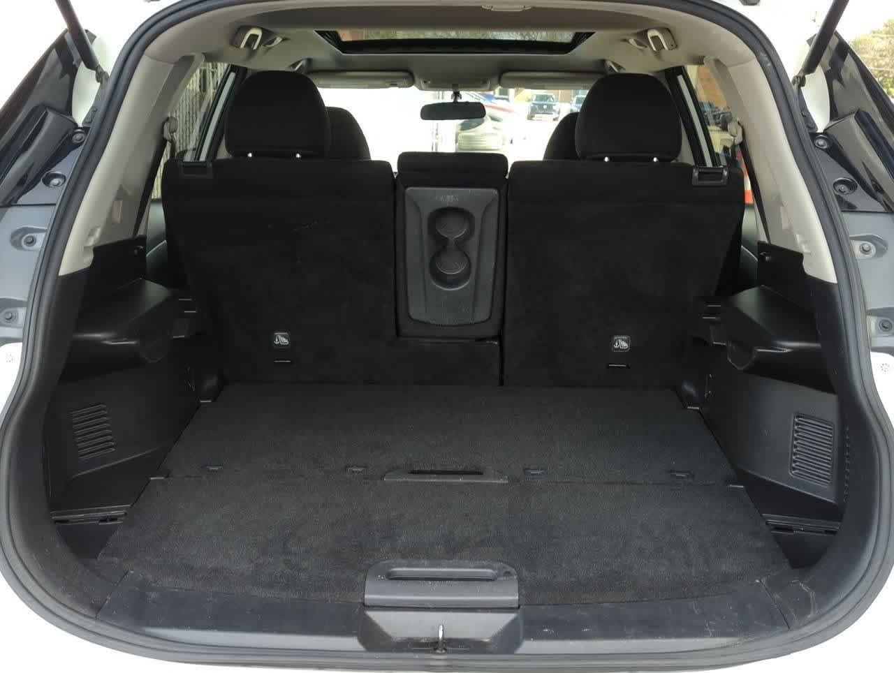 2014 Nissan Rogue SV 32