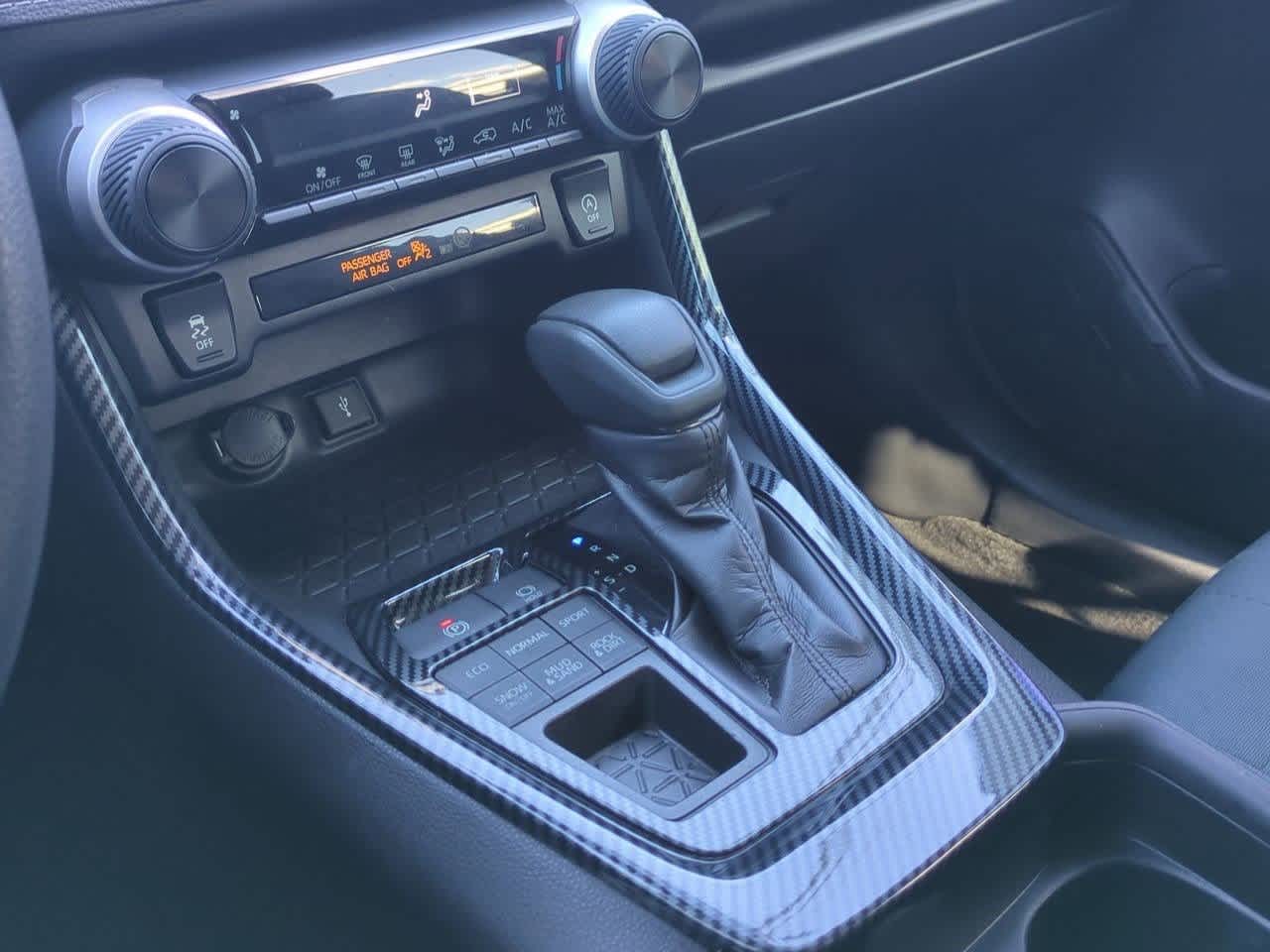 Thumbnail: 2020 Toyota RAV4 - 28