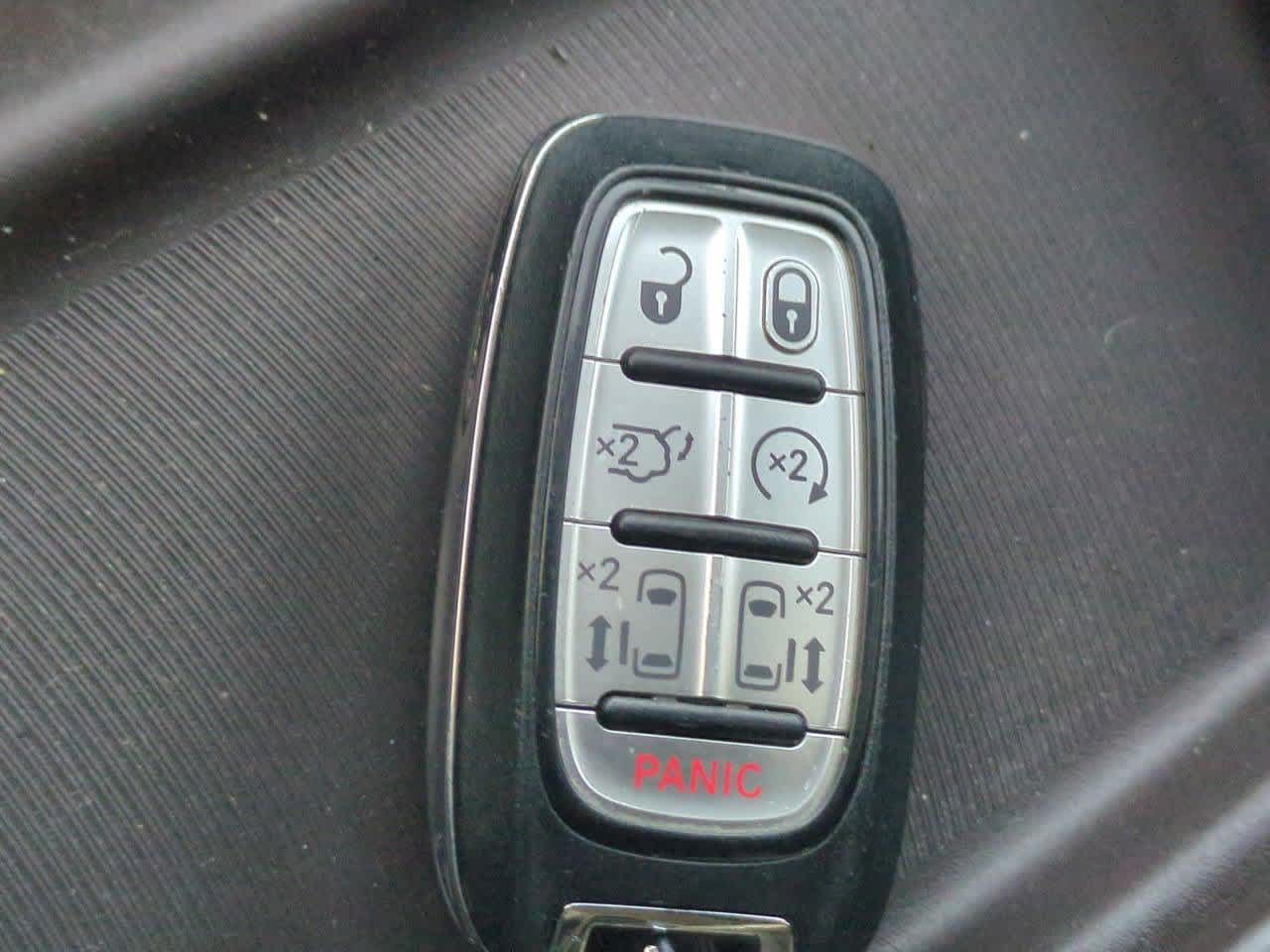 Thumbnail: 2017 Chrysler Pacifica - 34