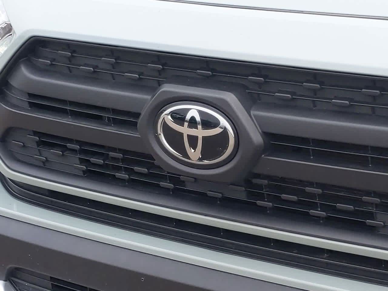 Thumbnail: 2022 Toyota RAV4 - 11