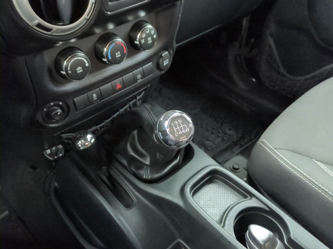 Thumbnail: 2017 Jeep Wrangler - 29