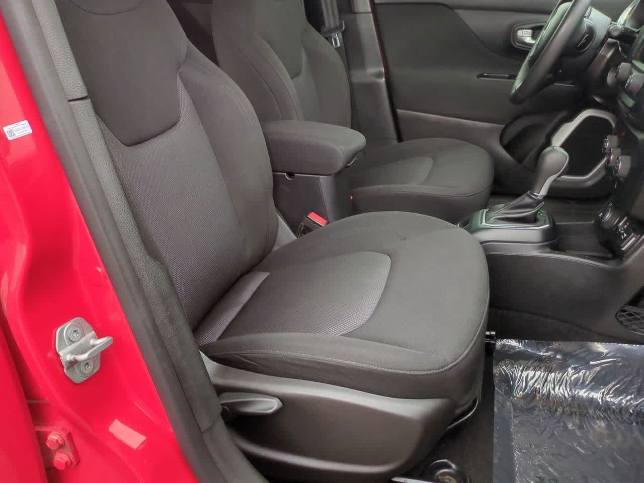 Thumbnail: 2019 Jeep Renegade - 21
