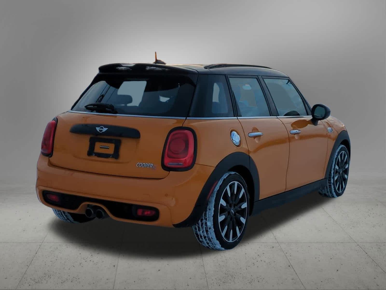 Thumbnail: 2017 MINI Cooper Hardtop - 6