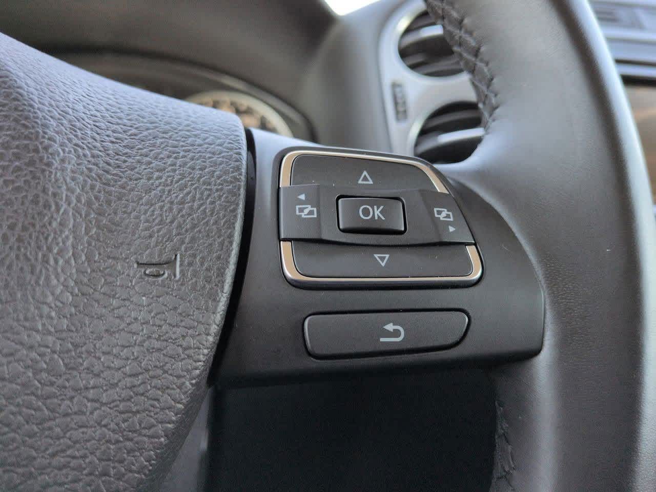 Thumbnail: 2014 Volkswagen Tiguan - 23