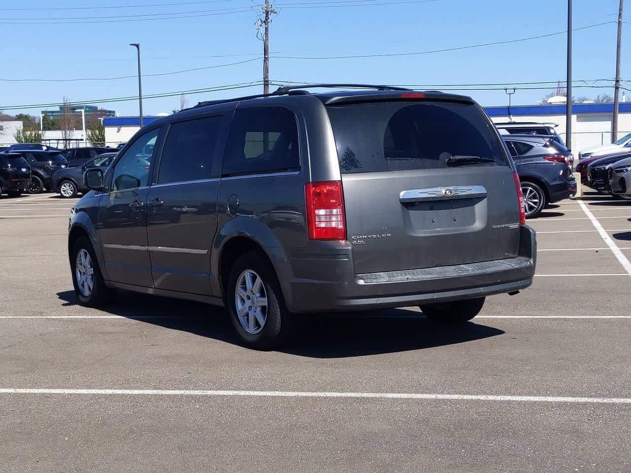 2010 Chrysler Town & Country Touring 10