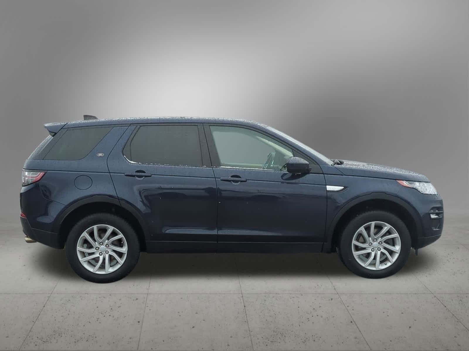 Thumbnail: 2017 Land Rover Discovery Sport - 7