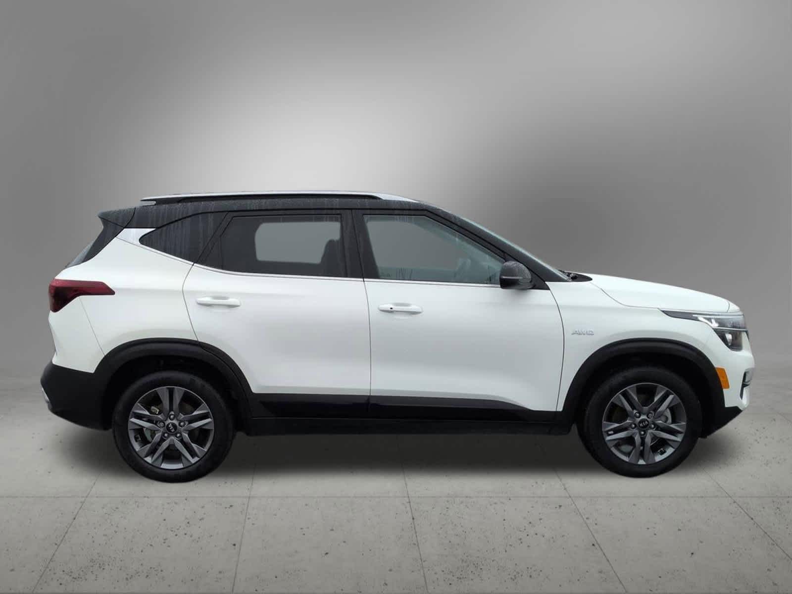 Thumbnail: 2023 Kia Seltos - 7