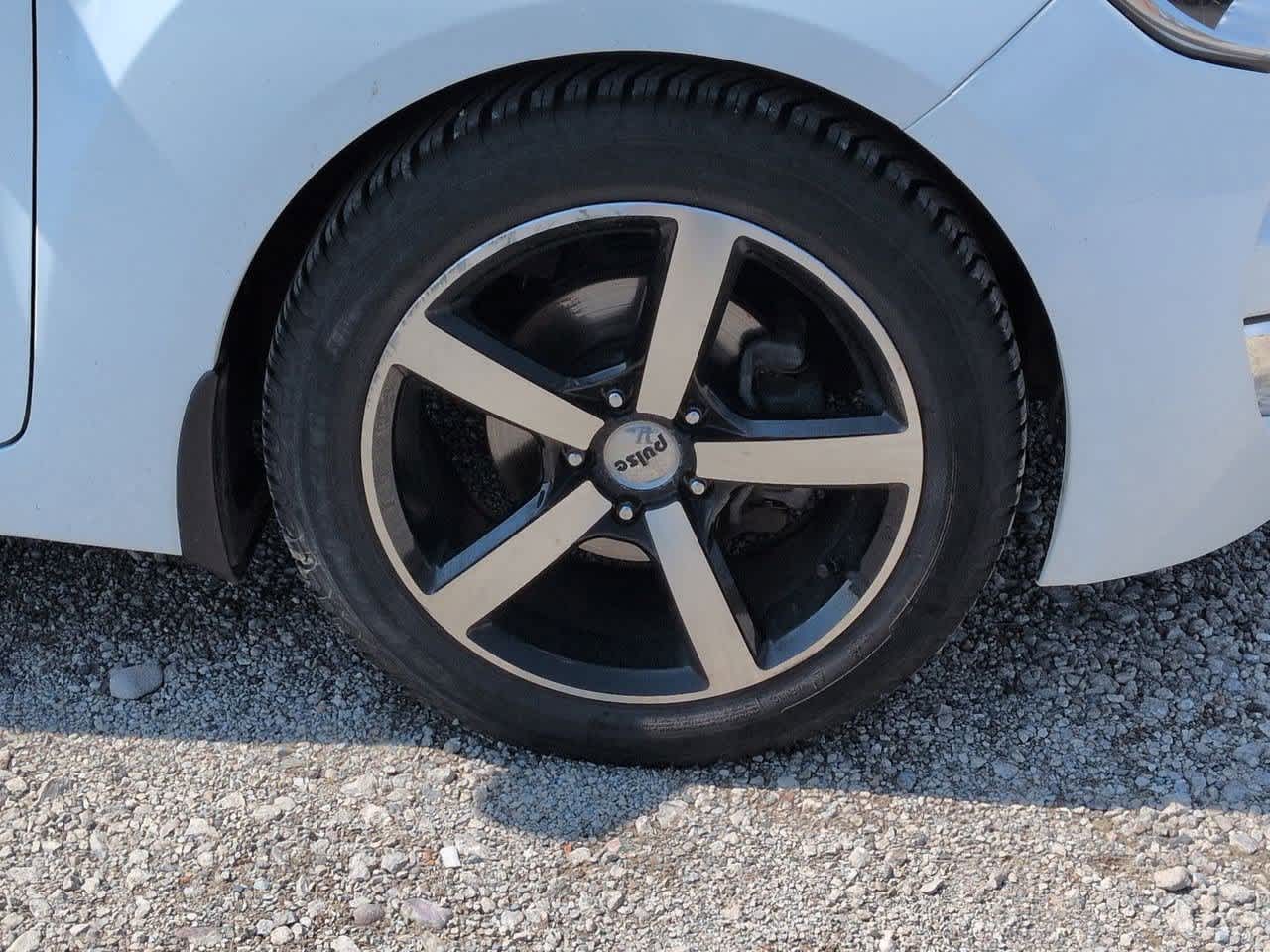 Thumbnail: 2013 Hyundai Veloster - 13