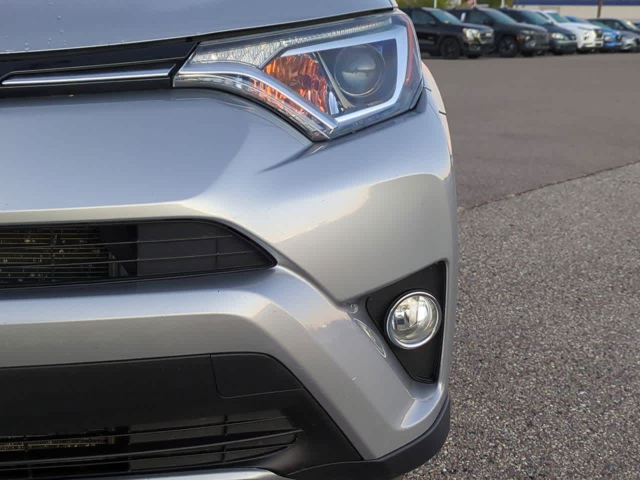 Thumbnail: 2016 Toyota RAV4 - 10