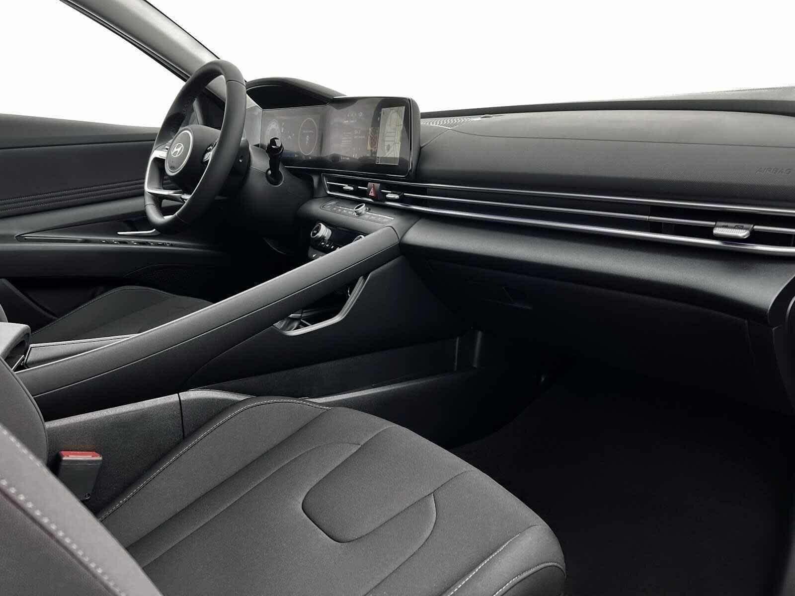 Thumbnail: 2025 Hyundai Elantra - 15