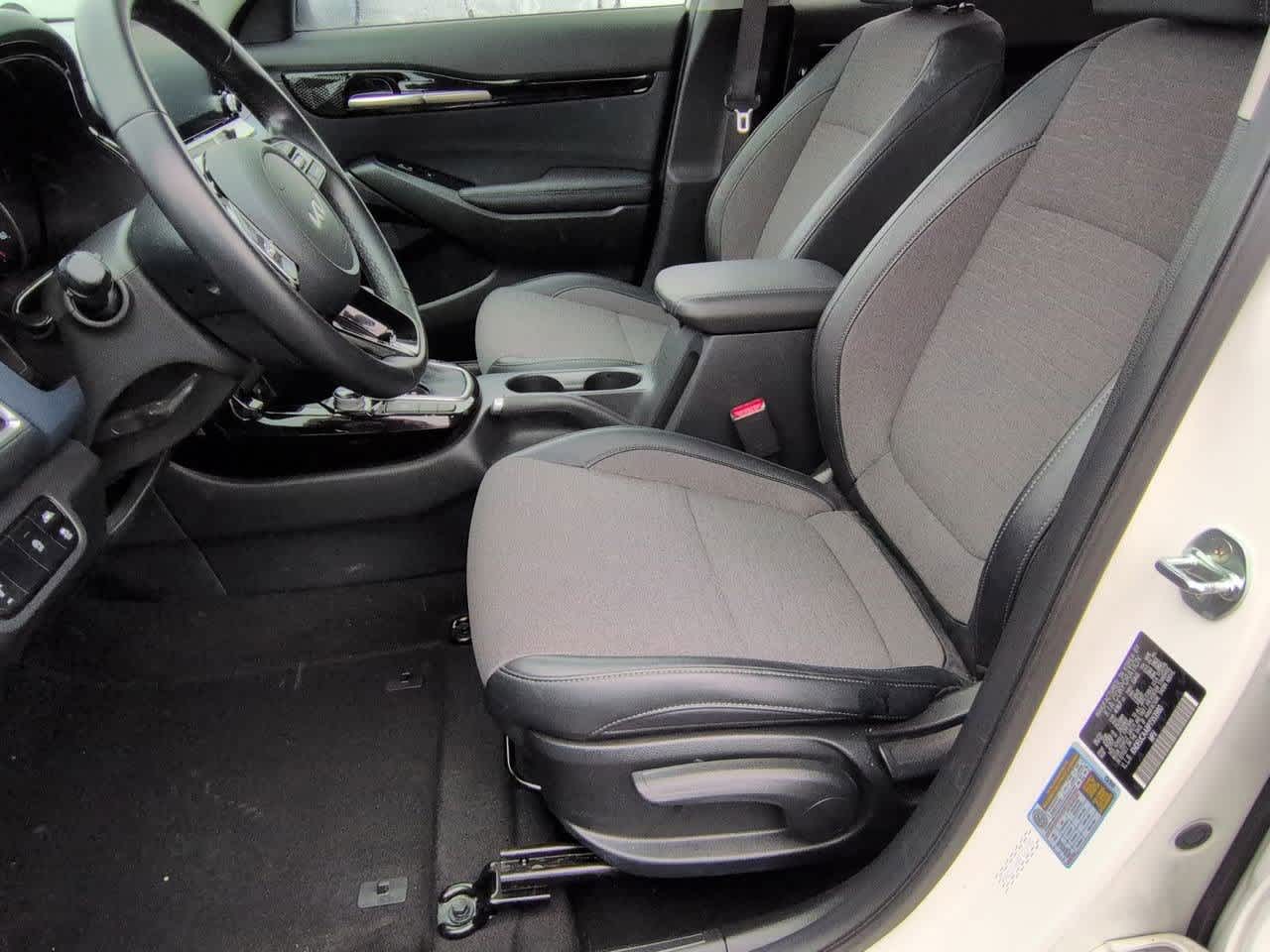 Thumbnail: 2023 Kia Seltos - 16