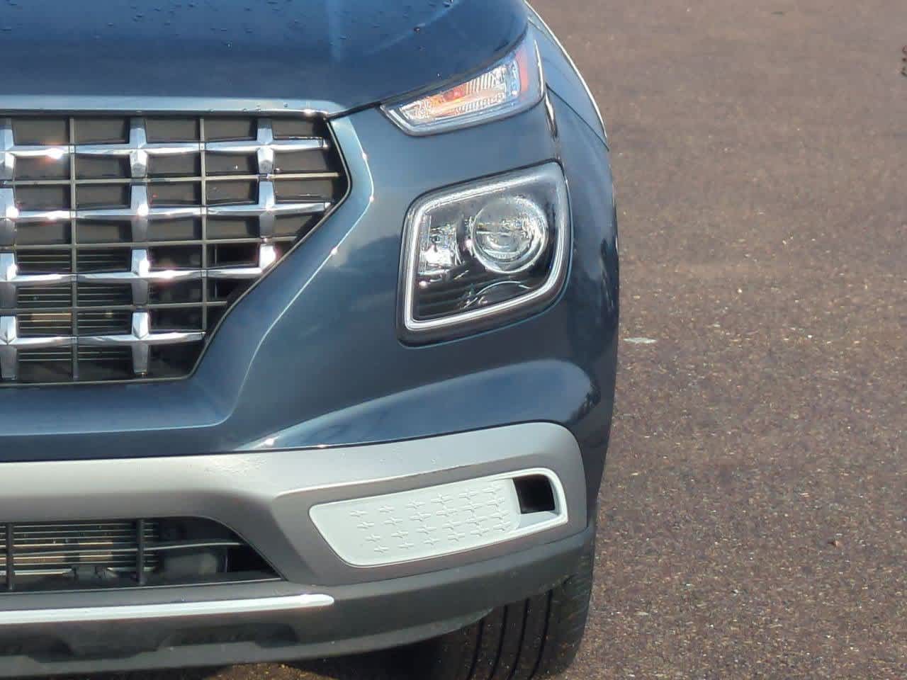 Thumbnail: 2023 Hyundai Venue - 10