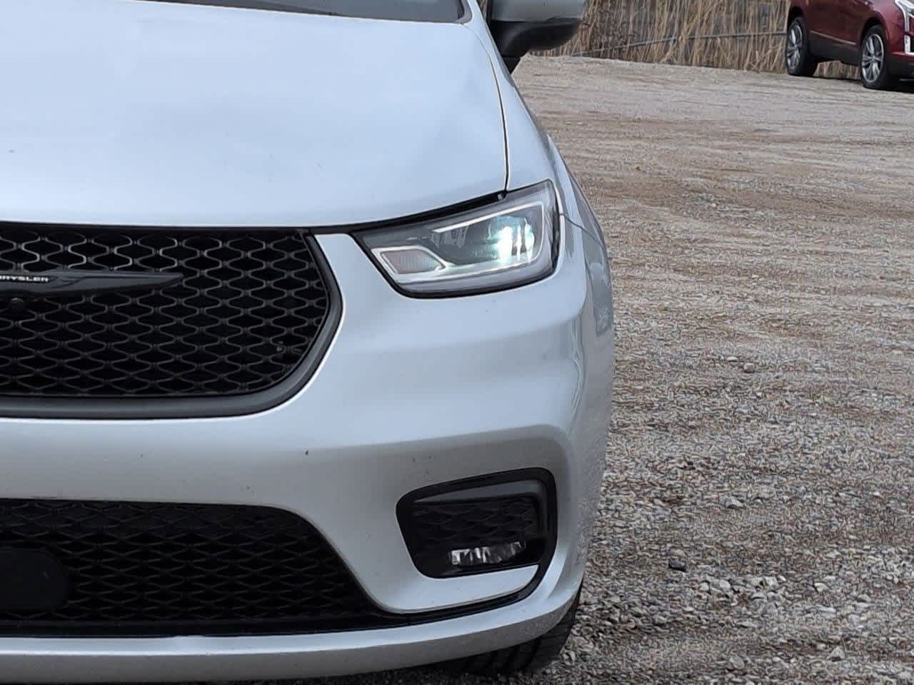 Thumbnail: 2023 Chrysler Pacifica - 10