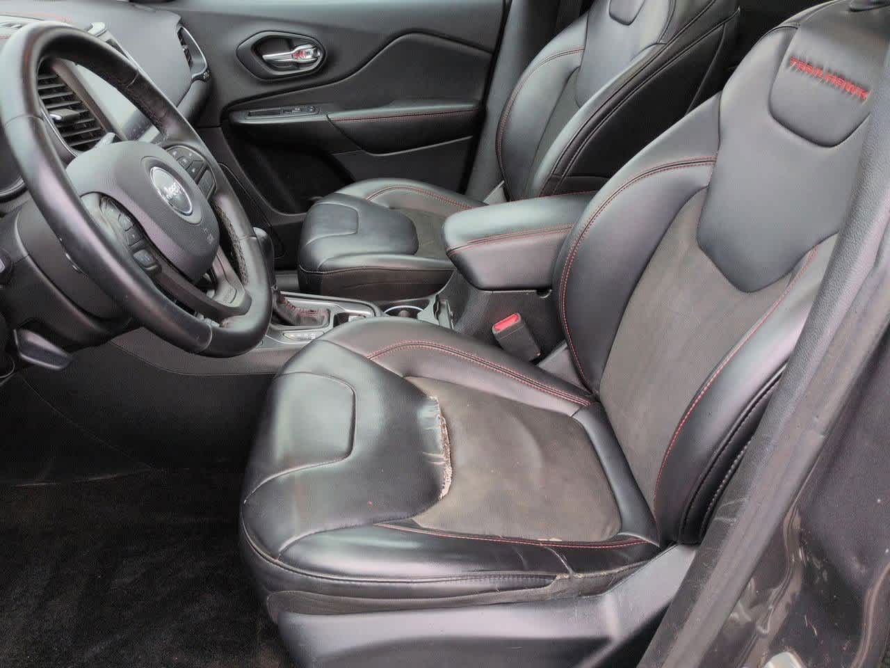 Thumbnail: 2019 Jeep Cherokee - 15