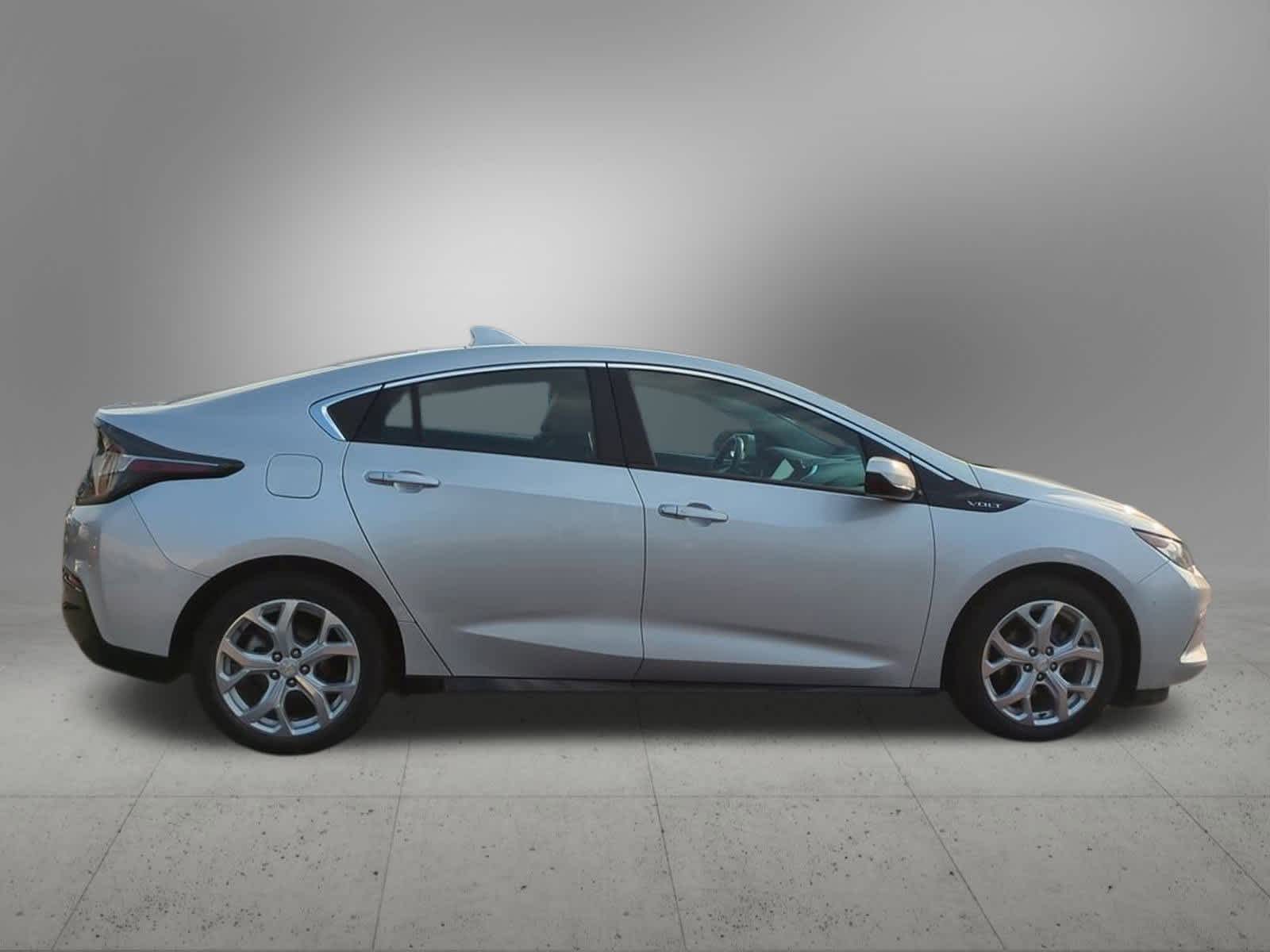 Thumbnail: 2017 Chevrolet Volt - 7