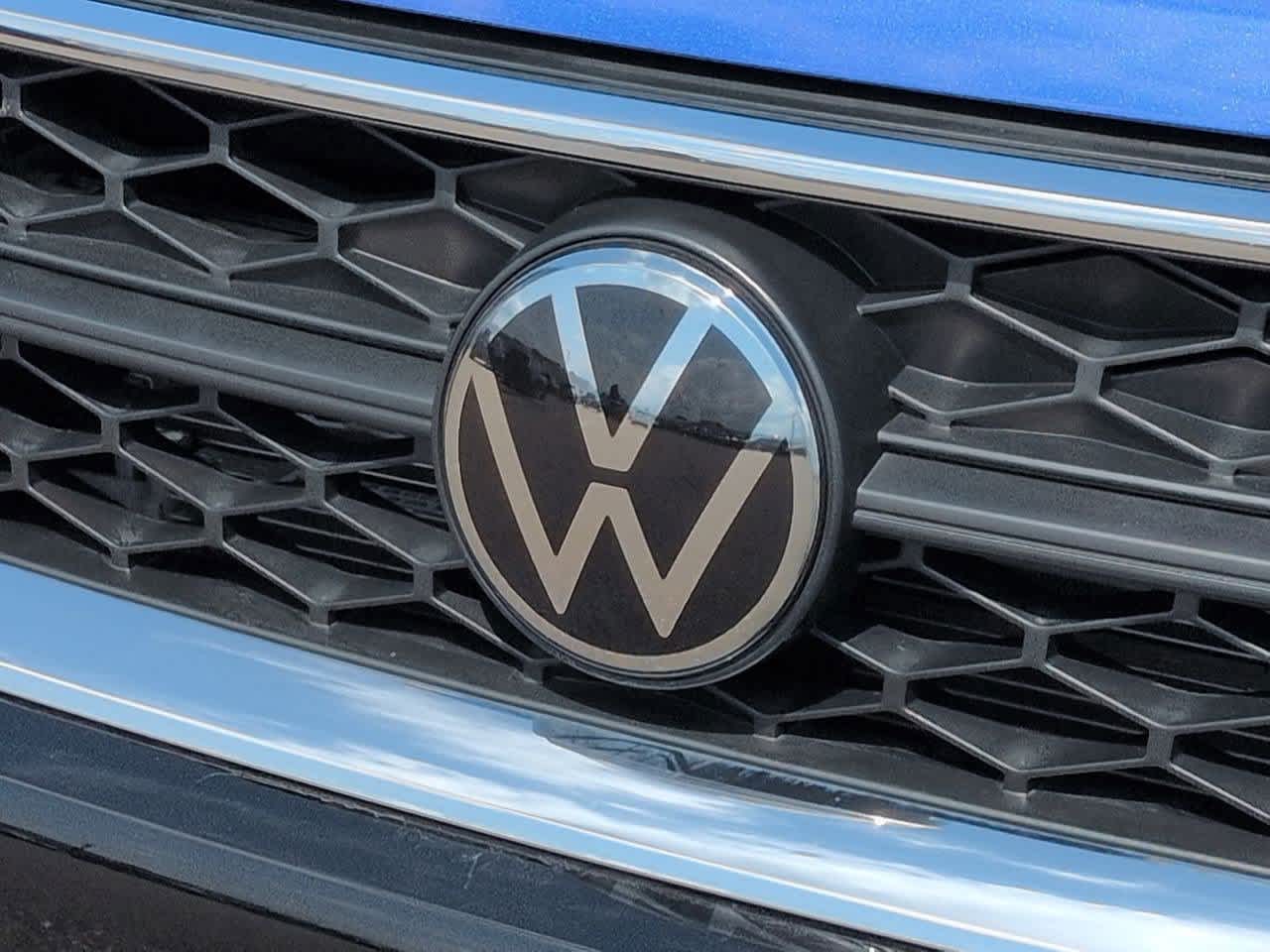 Thumbnail: 2023 Volkswagen Taos - 10