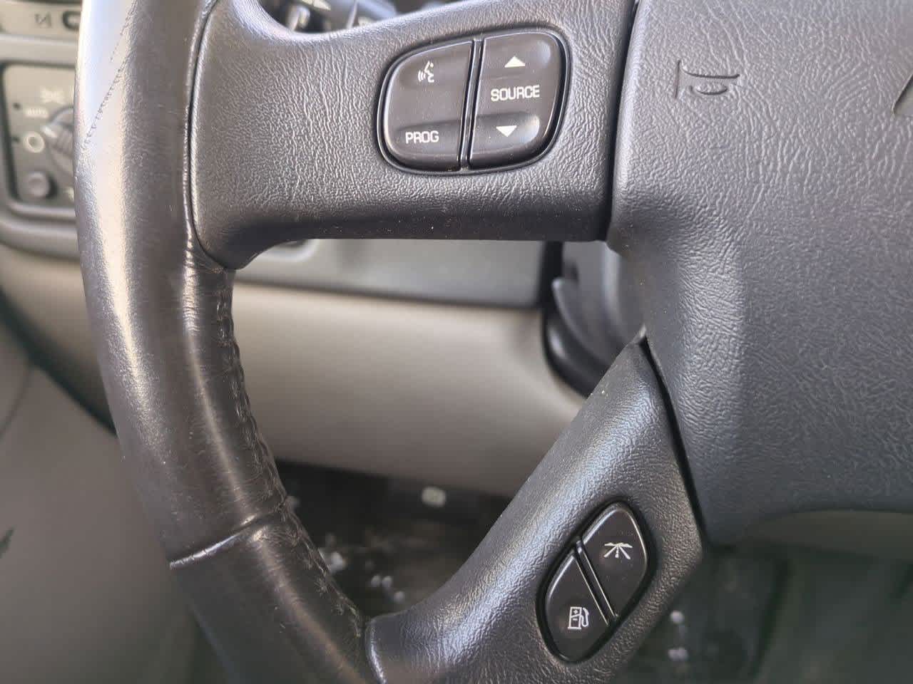 Thumbnail: 2003 Chevrolet Tahoe - 23