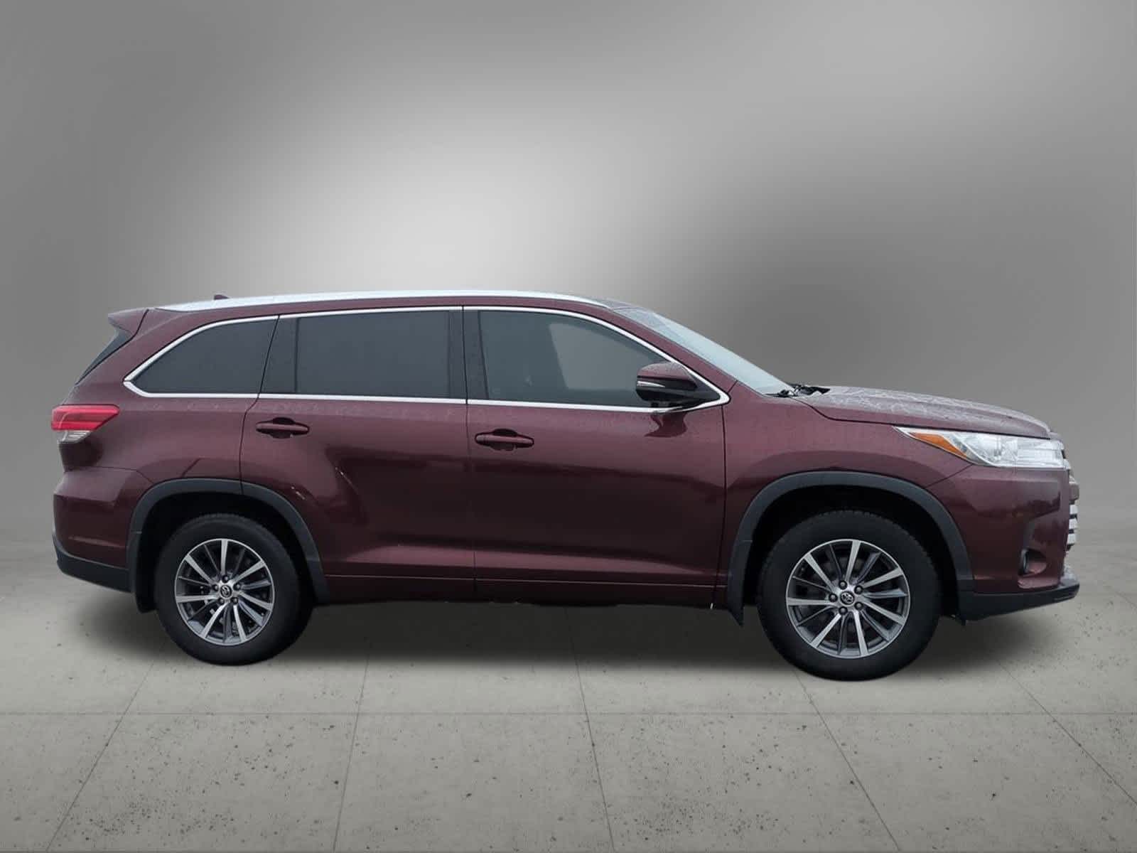 Thumbnail: 2017 Toyota Highlander - 7