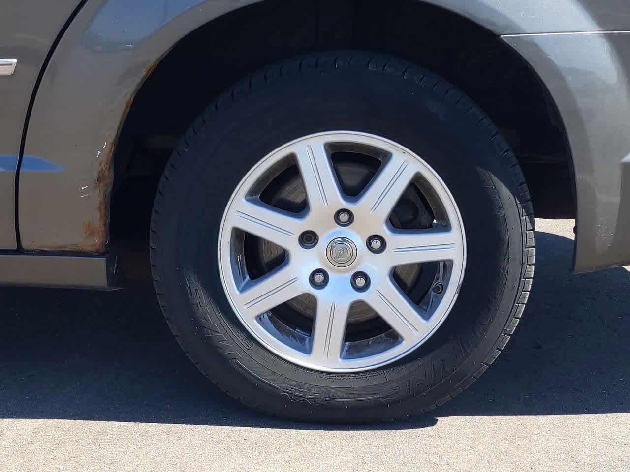 2010 Chrysler Town & Country Touring 13