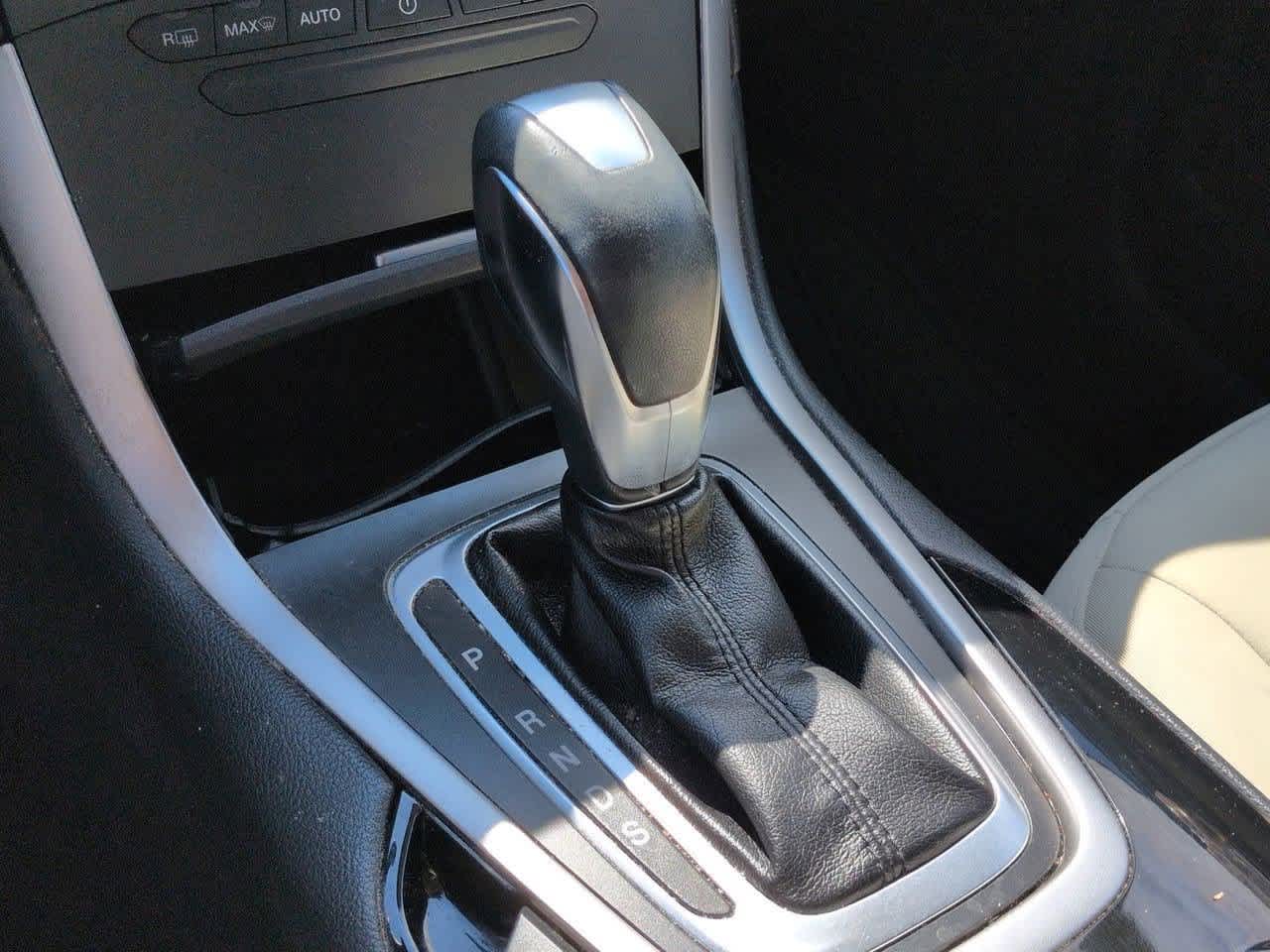 Thumbnail: 2015 Ford Edge - 22