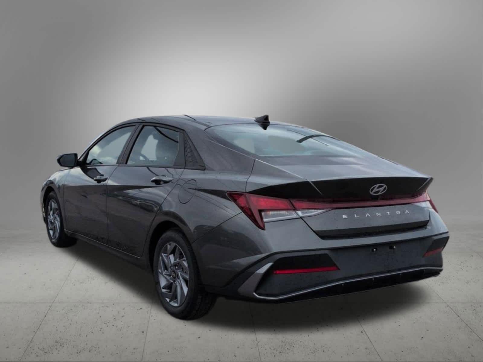 Thumbnail: 2024 Hyundai Elantra - 4