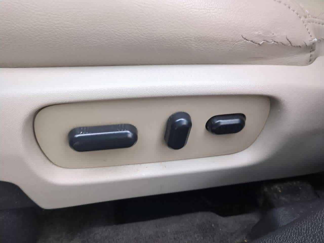 Thumbnail: 2015 Ford Explorer - 16