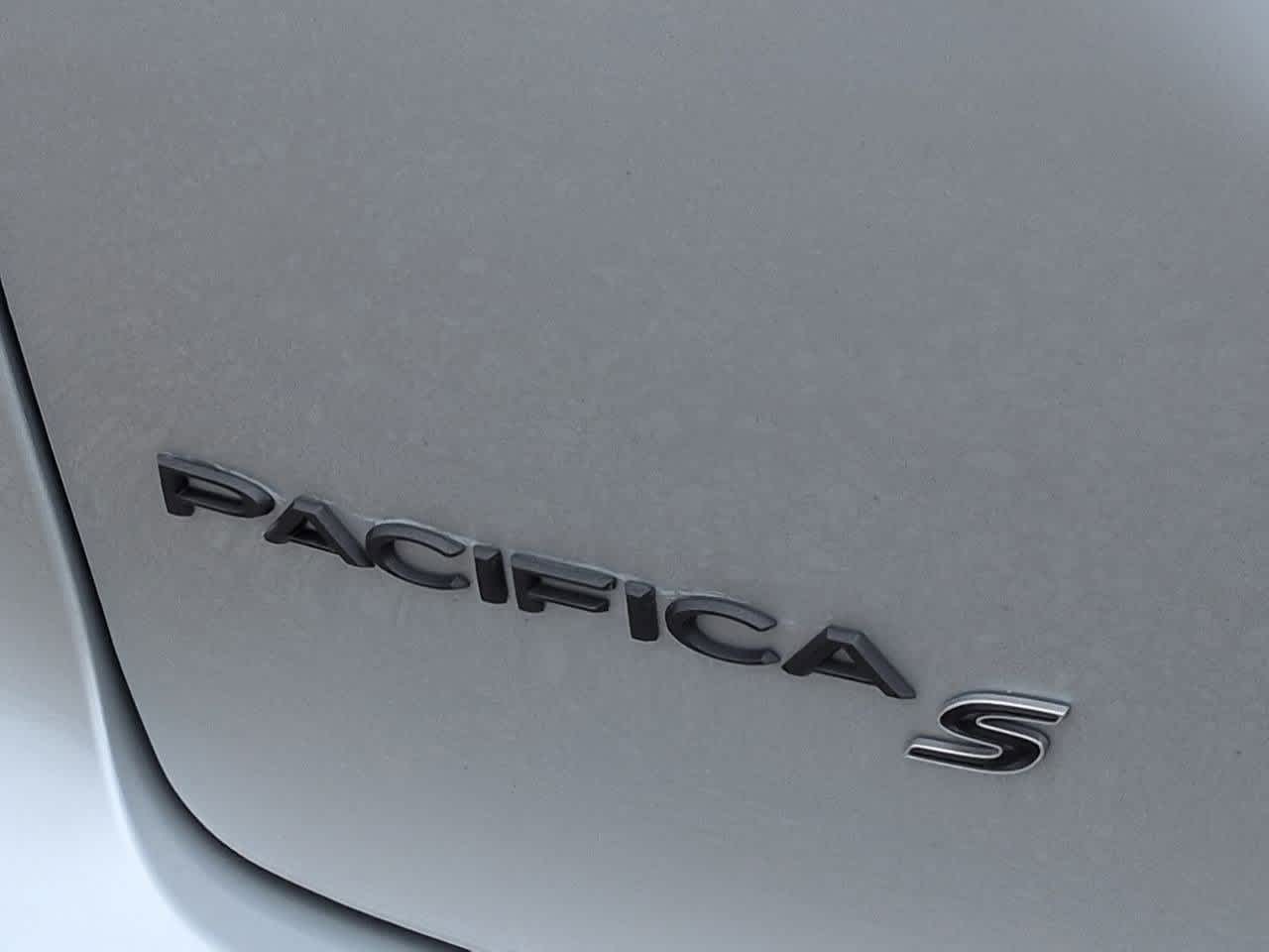 Thumbnail: 2023 Chrysler Pacifica - 12