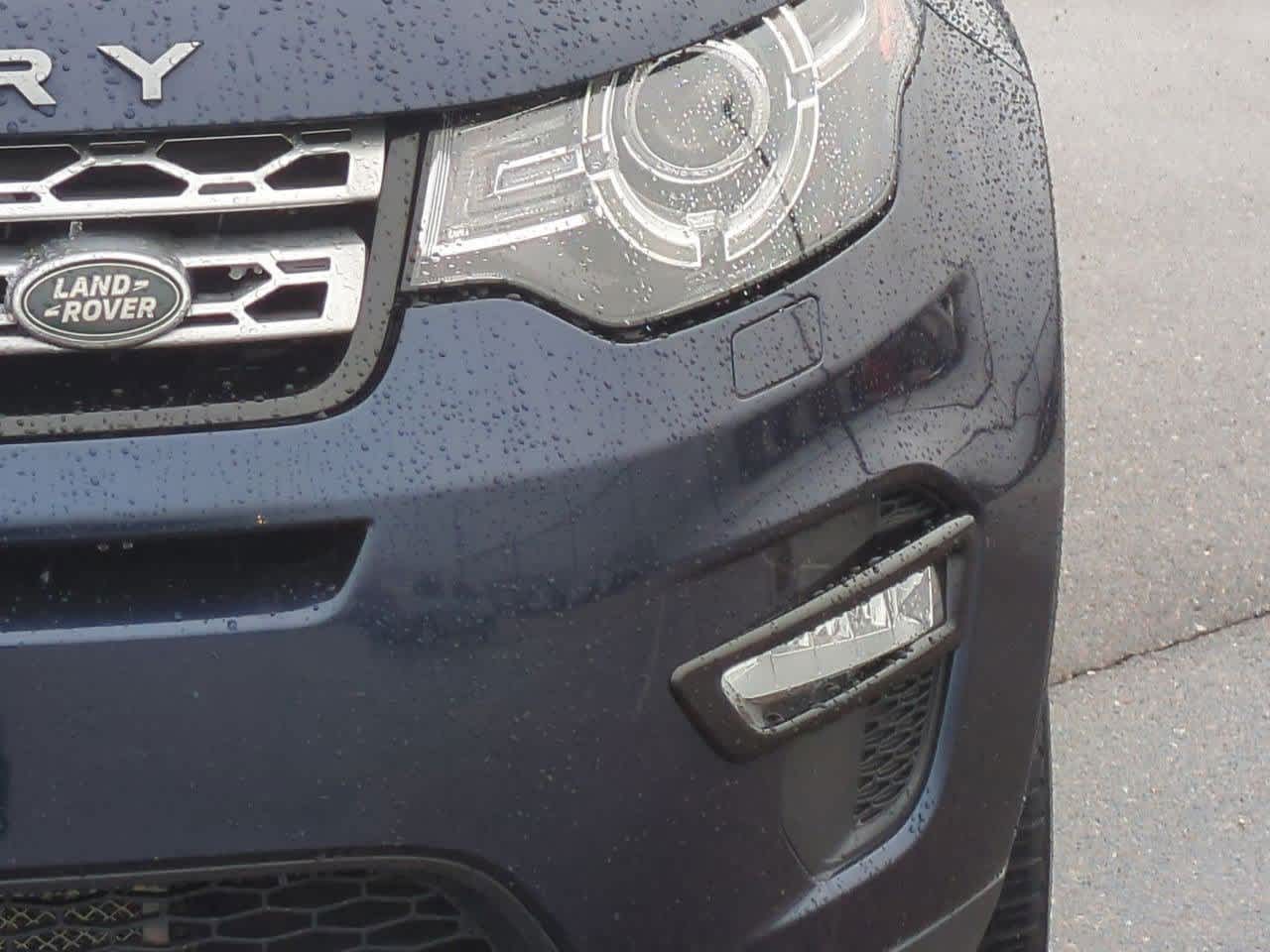 Thumbnail: 2017 Land Rover Discovery Sport - 10