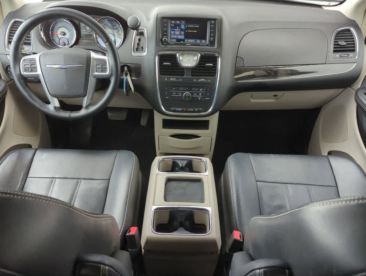 2014 Chrysler Town & Country Touring 13