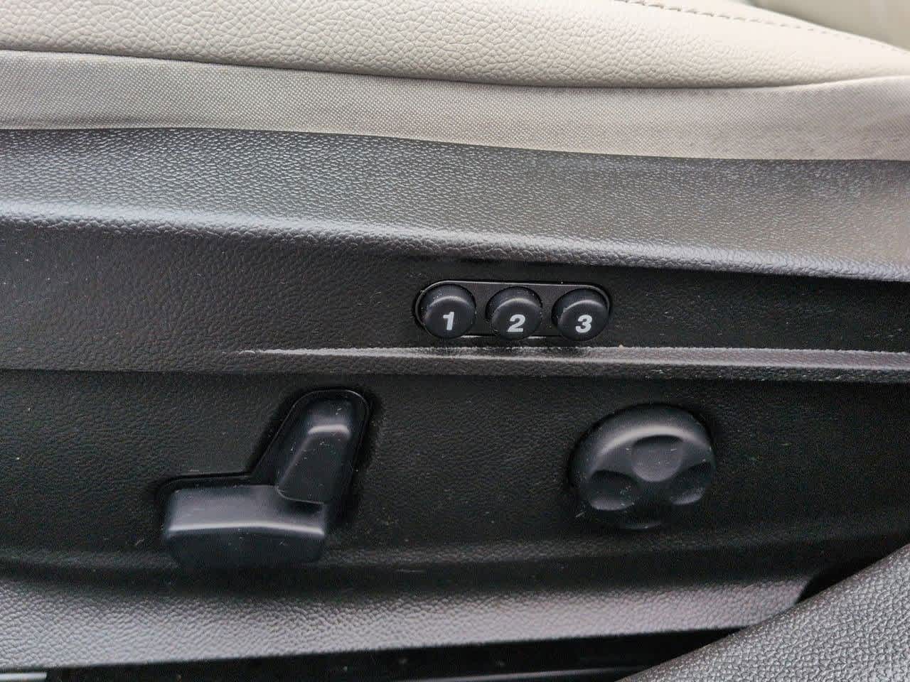 Thumbnail: 2019 Alfa Romeo Giulia - 16