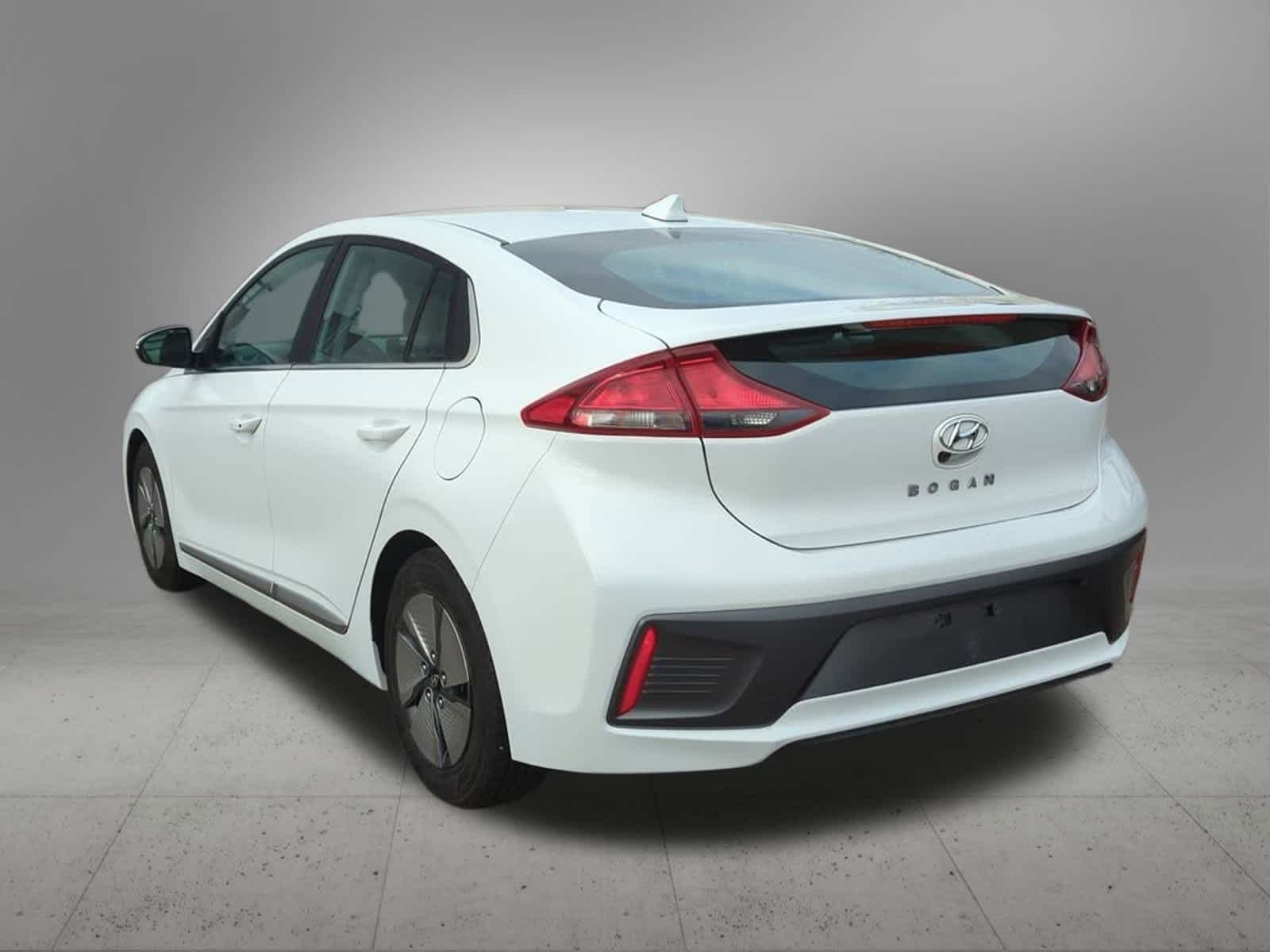 2022 Hyundai Ioniq SE 4