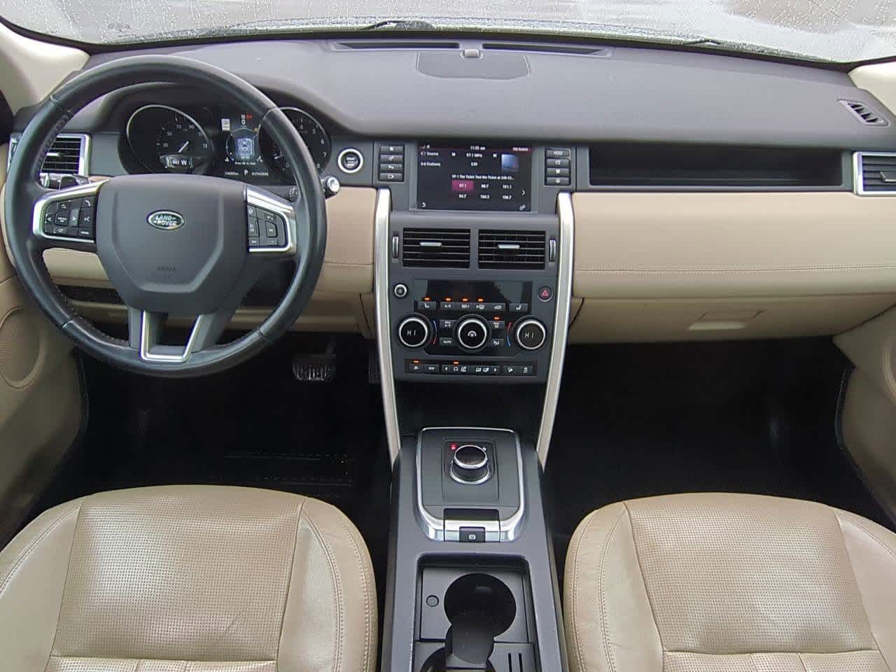 Thumbnail: 2017 Land Rover Discovery Sport - 15