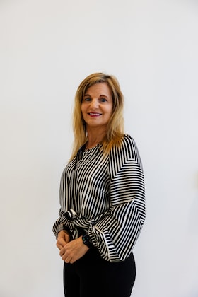 Staff member Kathleen Dillon from ID_4f78fc