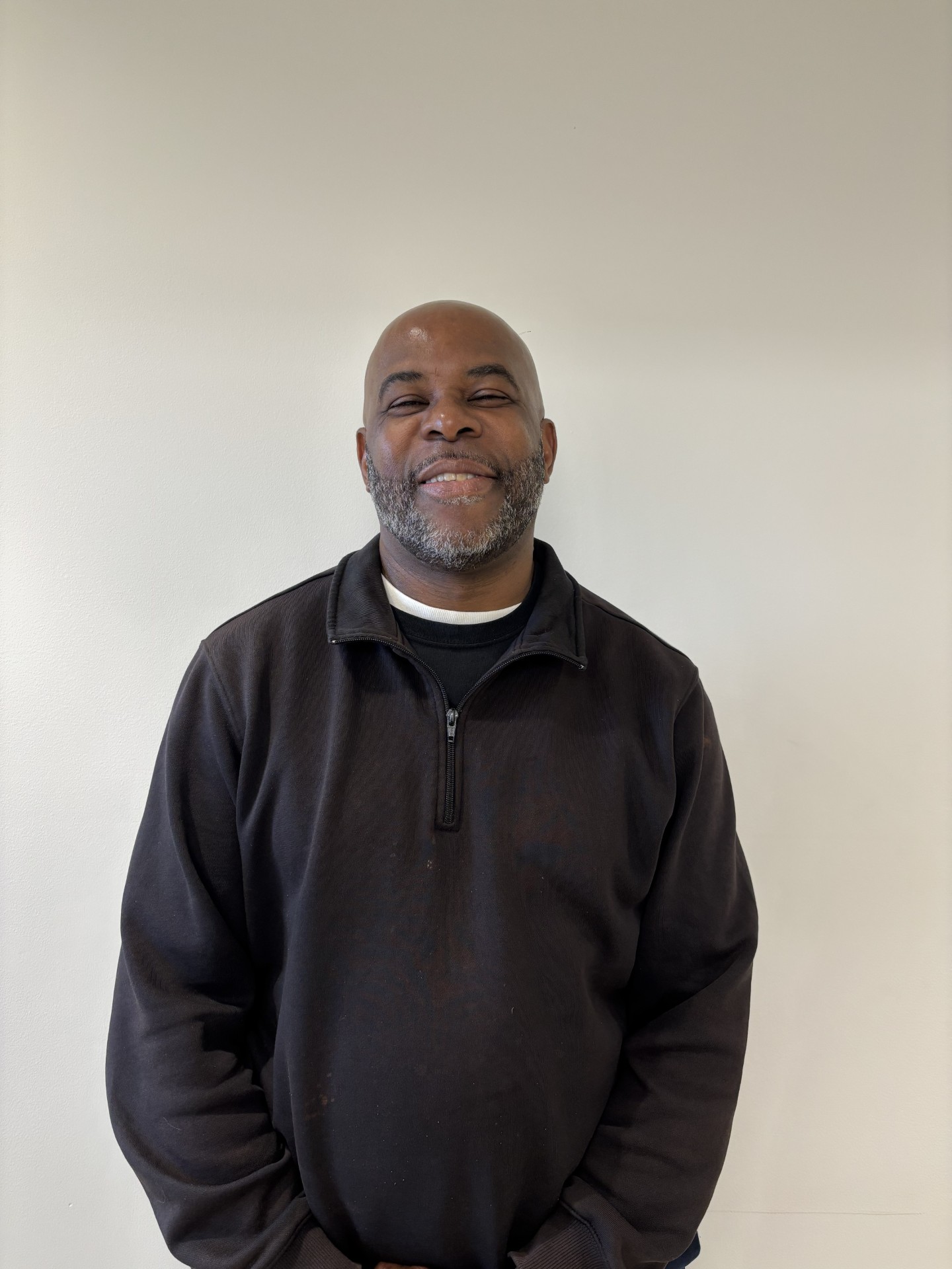 Staff member Lloyd Price from ID_2f7621