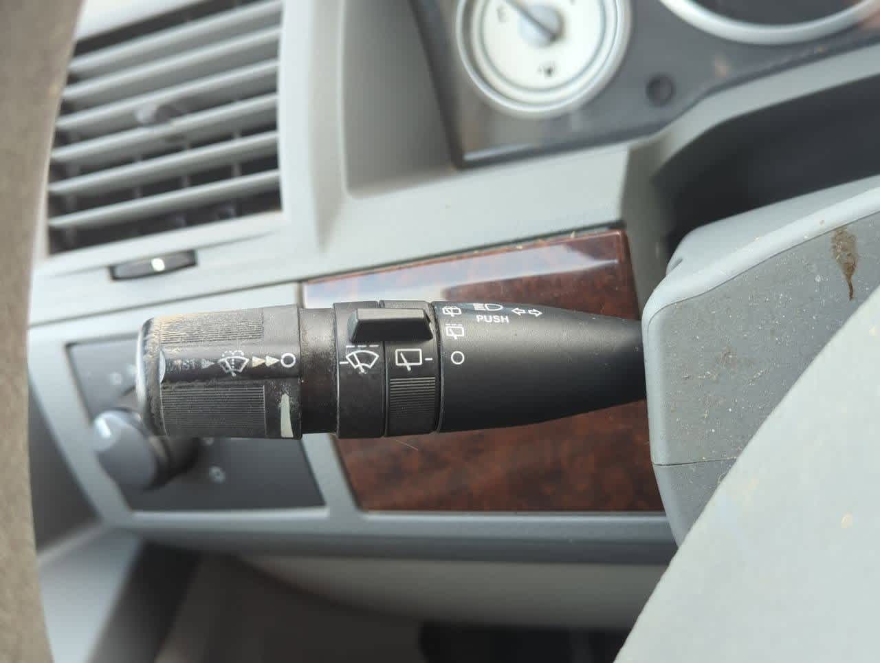 Thumbnail: 2010 Chrysler Town & Country - 21