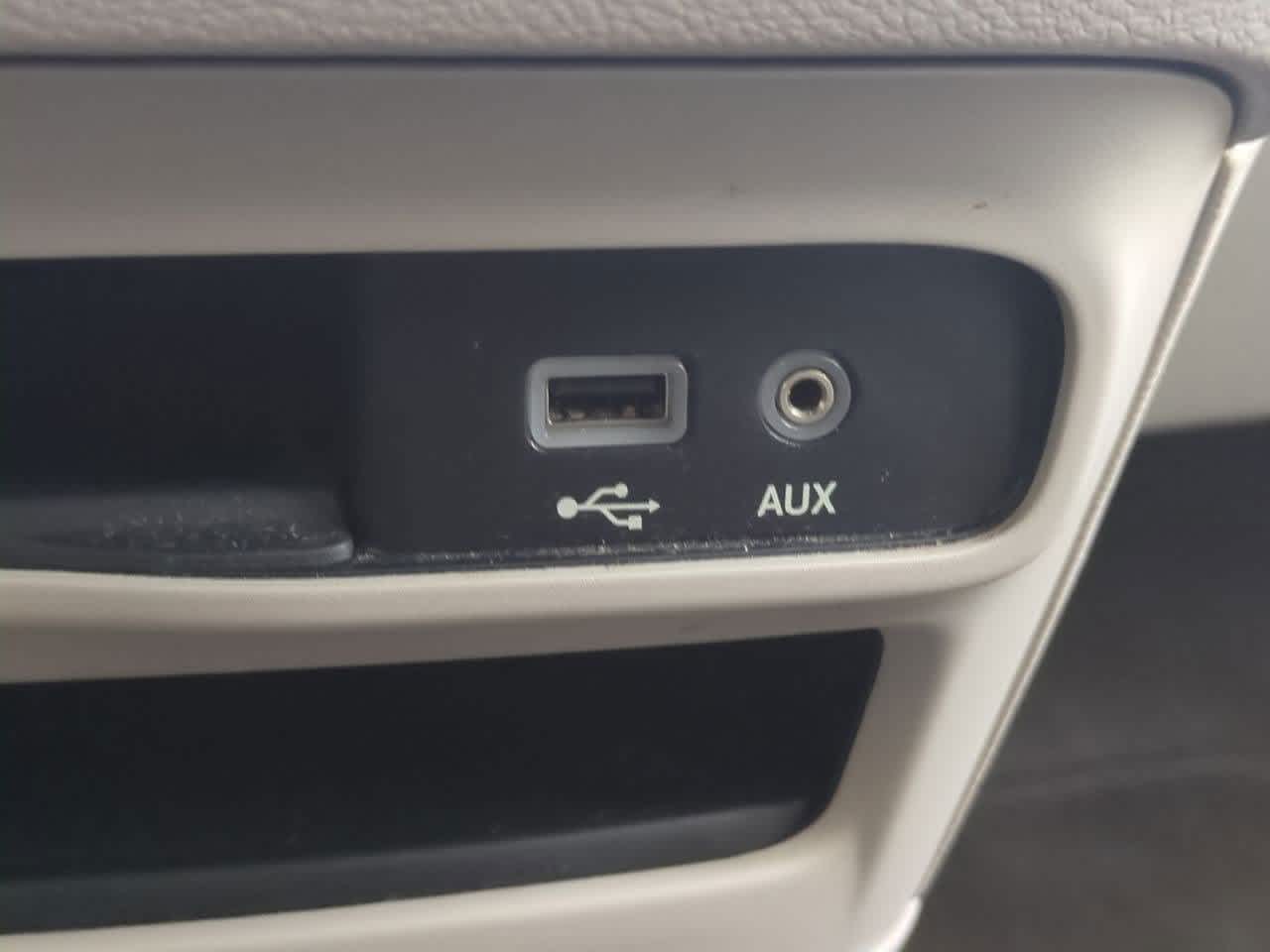 Thumbnail: 2017 Chrysler Pacifica - 30