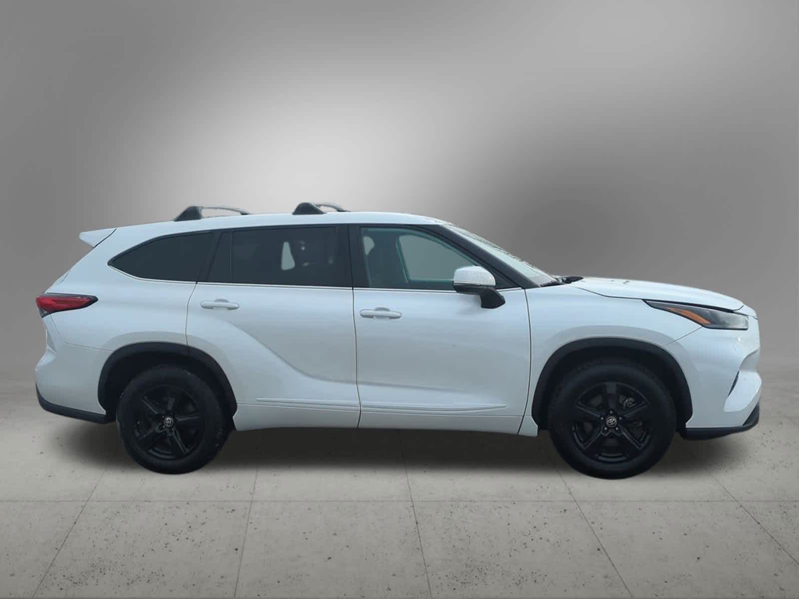 Thumbnail: 2023 Toyota Highlander - 7