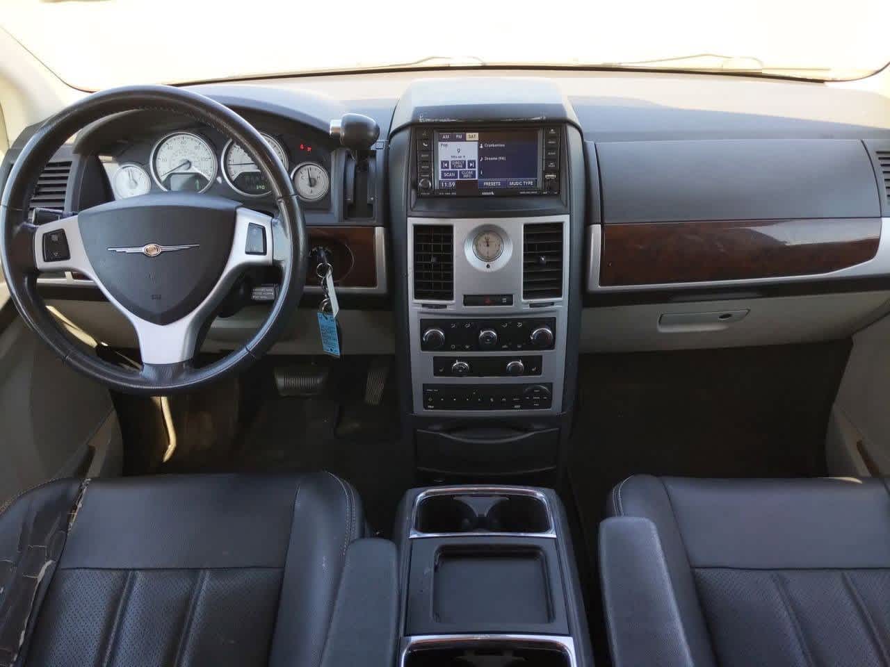 2010 Chrysler Town & Country Touring 14