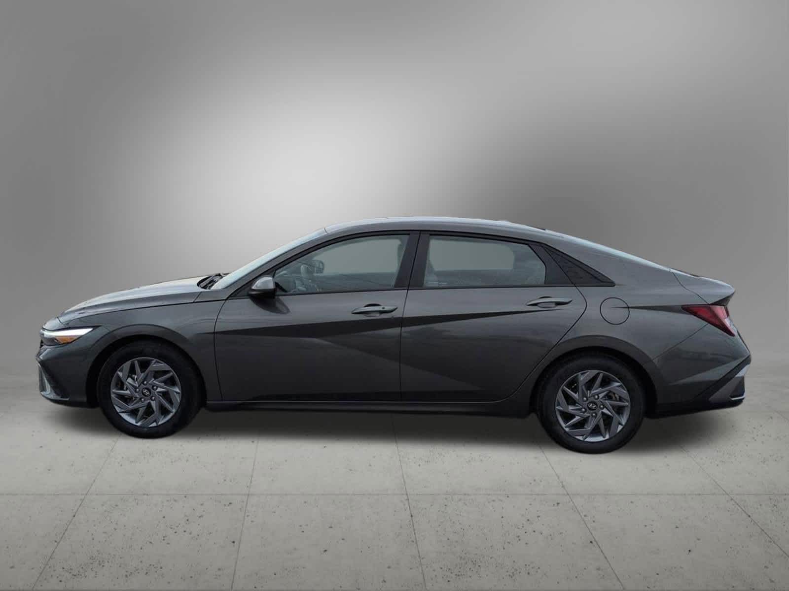 Thumbnail: 2024 Hyundai Elantra - 3